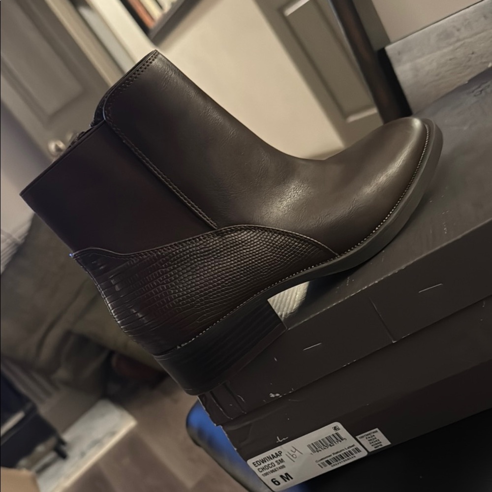 WOMEN'S EDWINAA GORE BOOTIES, CREATED FOR MACY'S IN CHOCO SZ 6M BRAND NEW ‼️